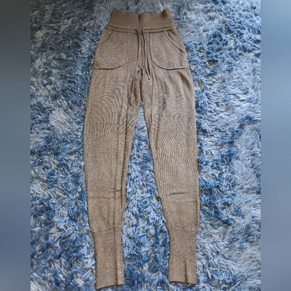 lululemon athletica Pants - Lululemon grey highwaisted wool blend sweater joggers with pockets size 4